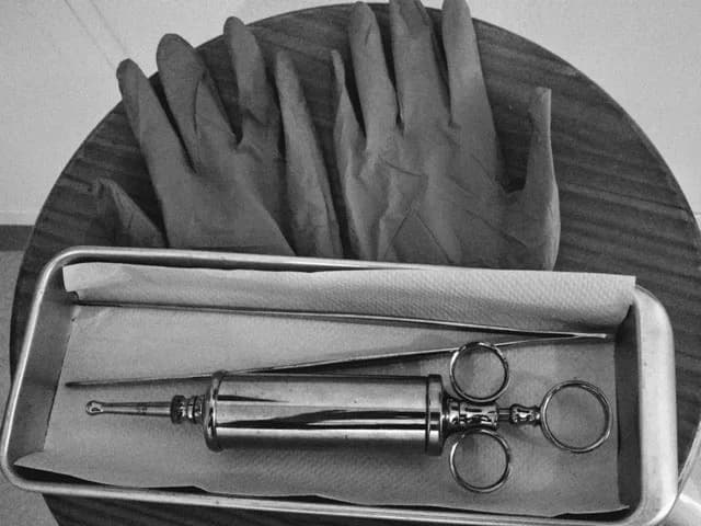 Doc. Freeman Escape Room - Atmosphärischer Klinik-Korridor